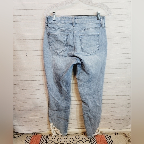NYDJ CROCHET LACE HEM ANKLE JEANS, SZ 4 - Picture 9 of 16